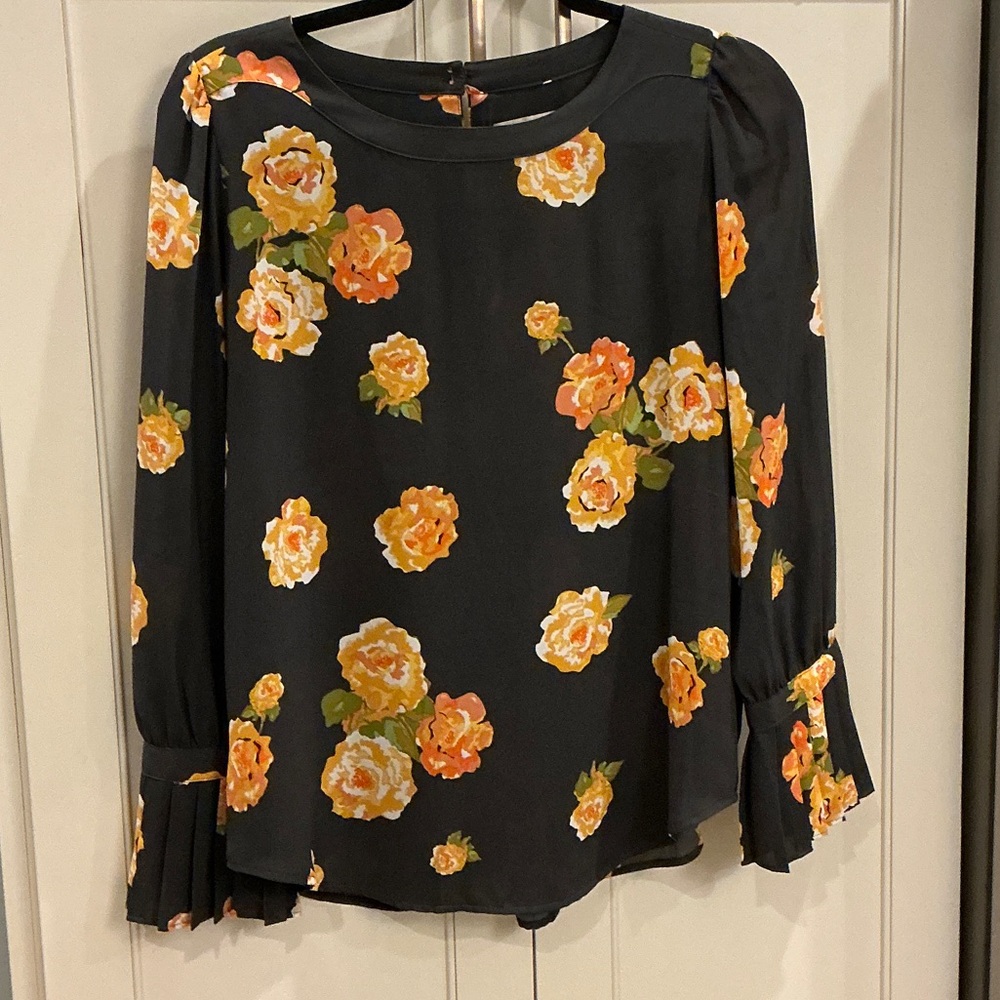 Women’s Loft di gray floral blouse, size small.